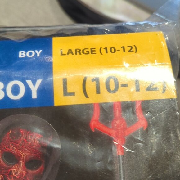 Smoldering Light Up Devil Costume for Boys - NWT Size 10-12 - Picture 3 of 6